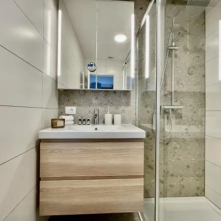Oneluxstay Near Fashion District *